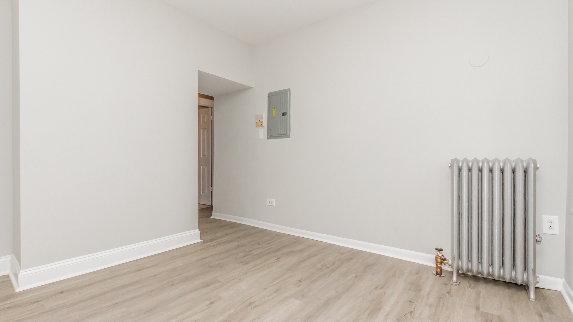 2722 W Rosemont Avenue 2 Property Photo 3
