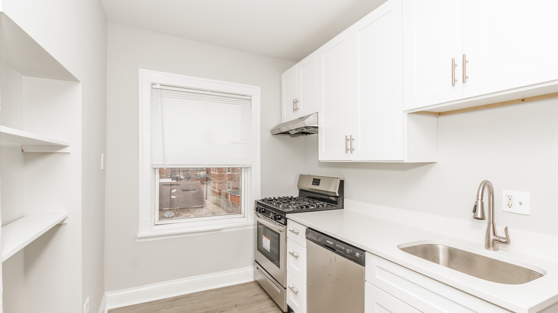 2722 W Rosemont Avenue 2 Property Photo 4