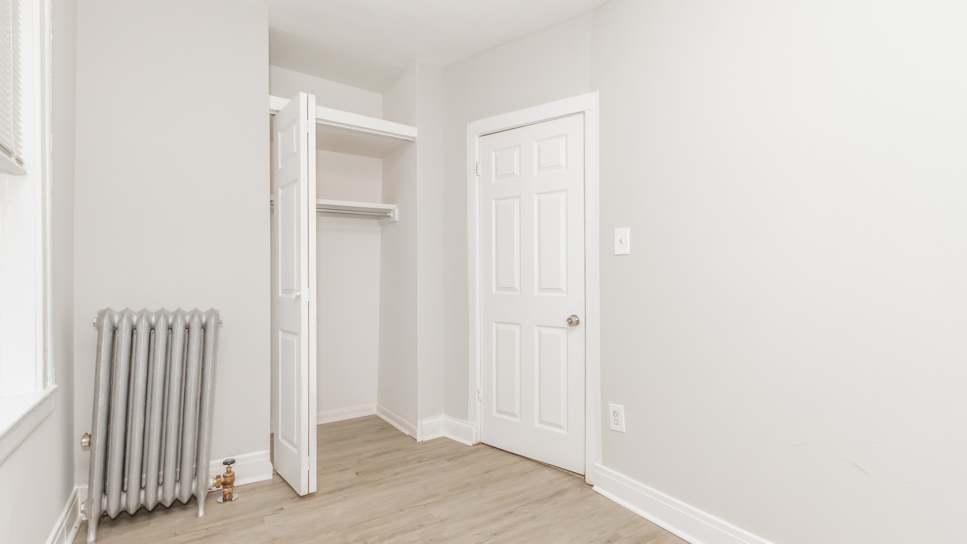 2722 W Rosemont Avenue 2 Property Photo 6