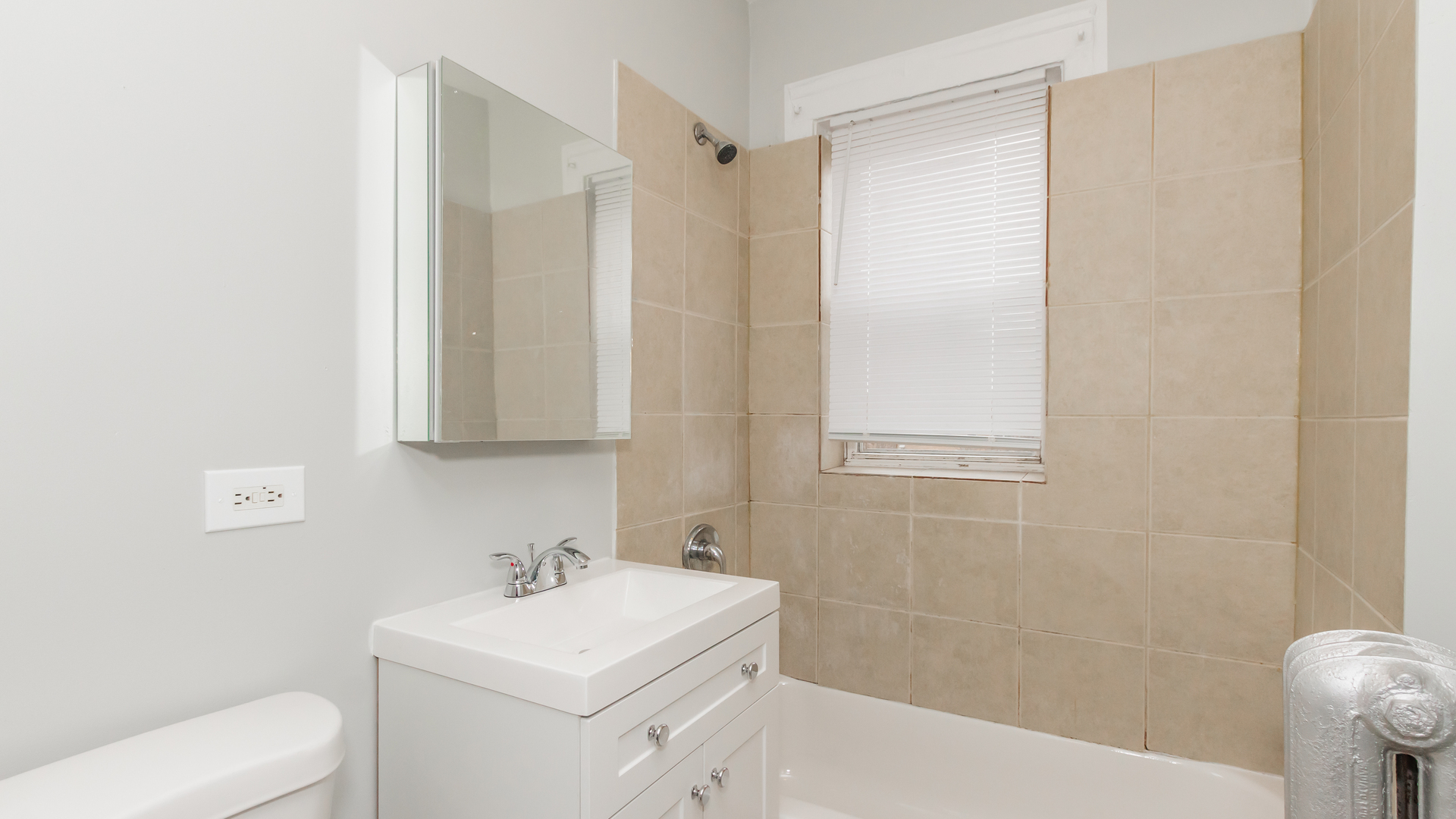 2722 W Rosemont Avenue 2 Property Photo 8