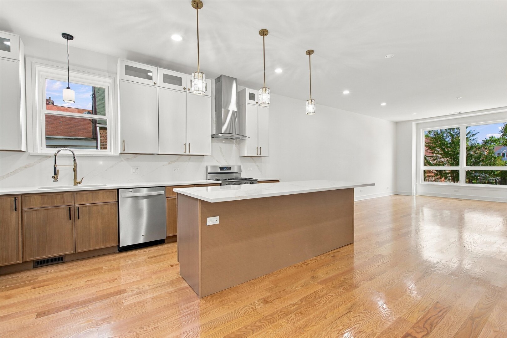 904 N Trumbull Avenue Property Photo 7