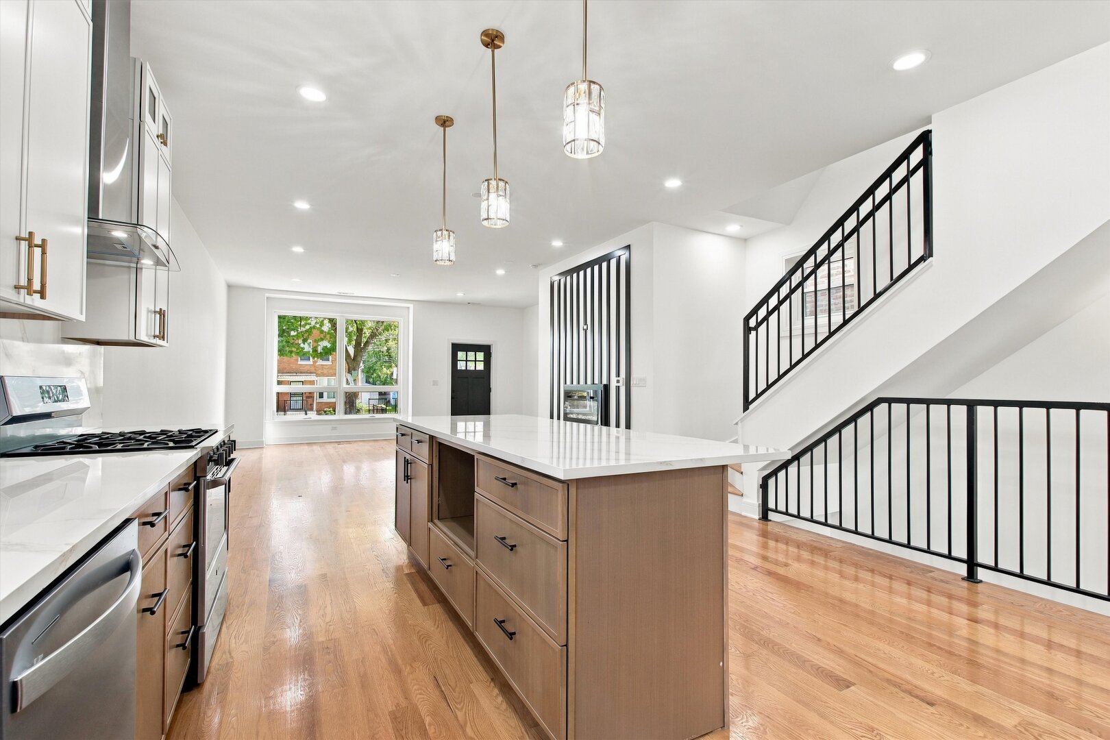 904 N Trumbull Avenue Property Photo 8
