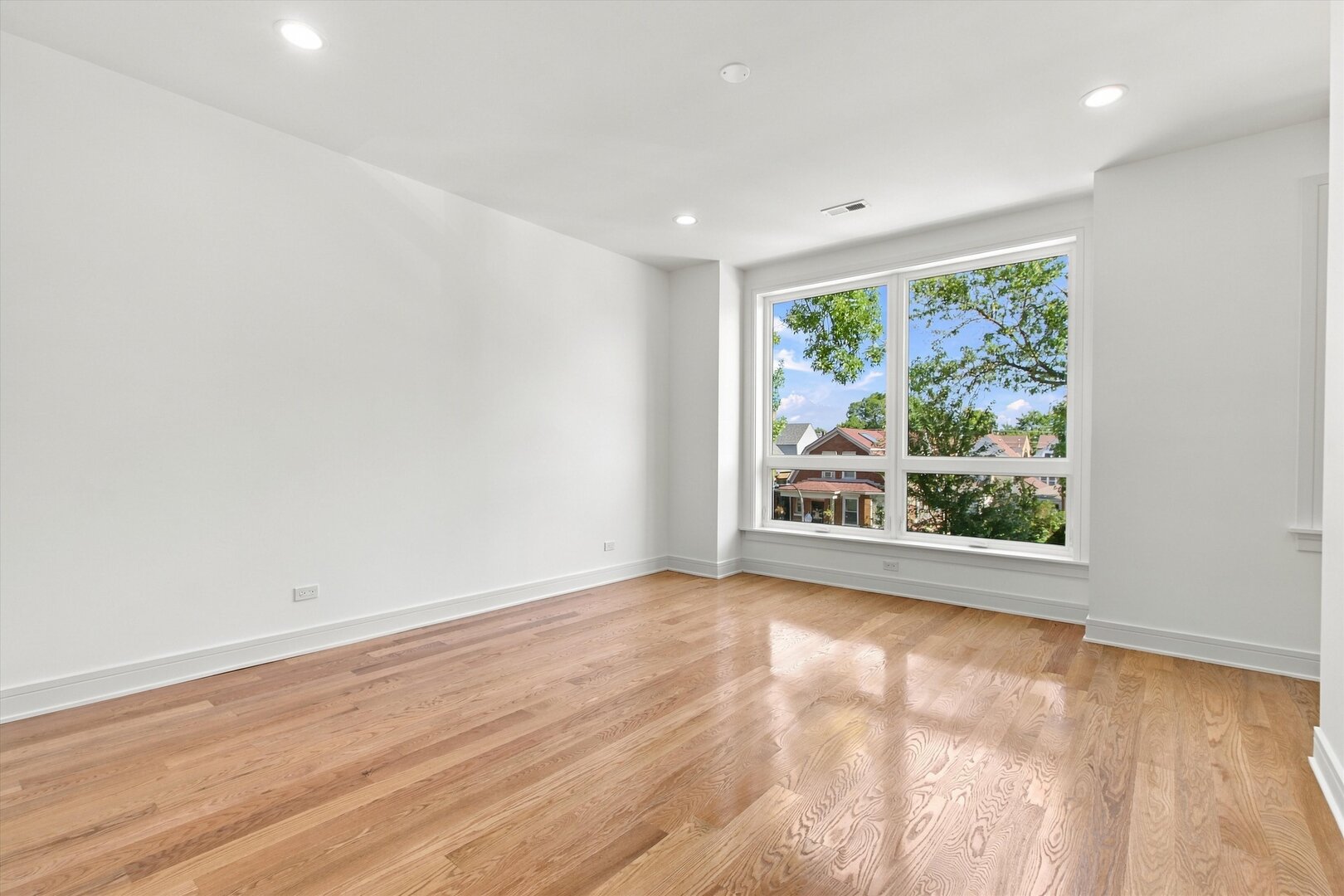 904 N Trumbull Avenue Property Photo 12