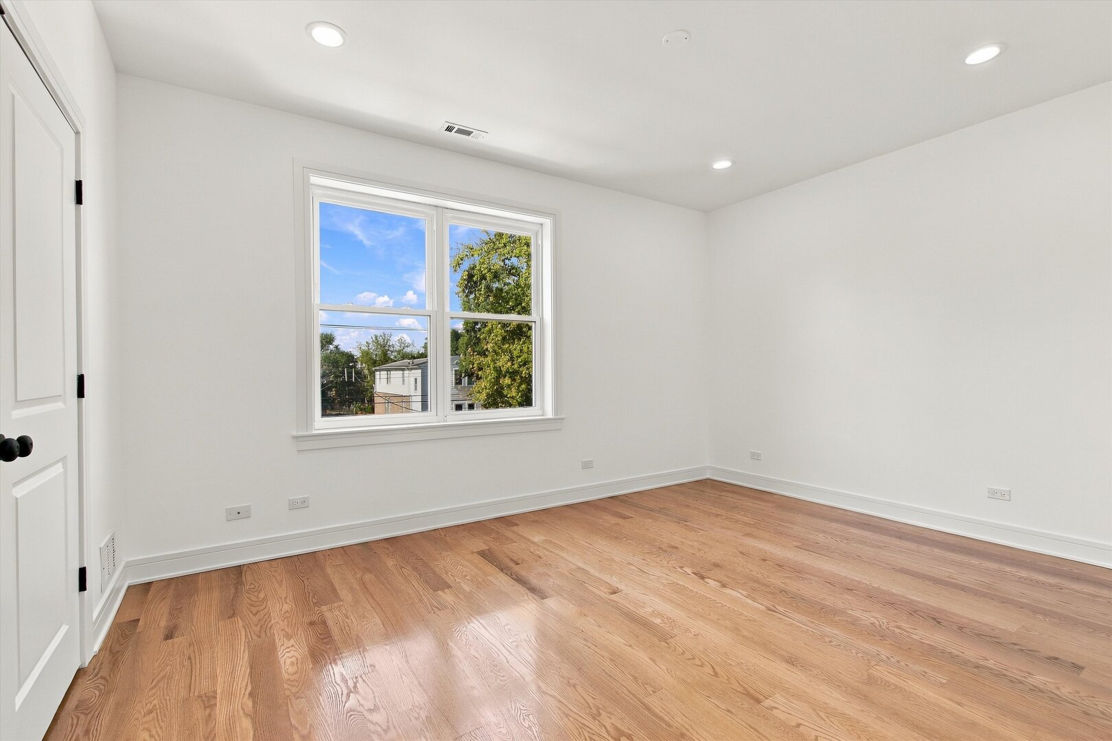 904 N Trumbull Avenue Property Photo 18