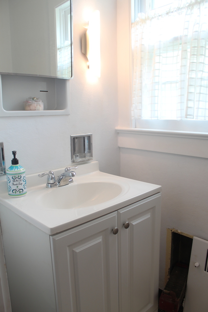 1351 W Lincoln Boulevard Property Photo 5