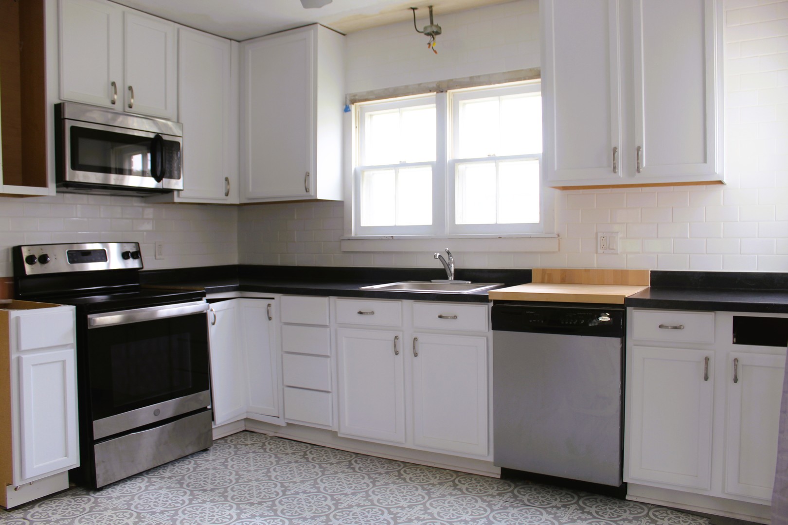 1351 W Lincoln Boulevard Property Photo 7