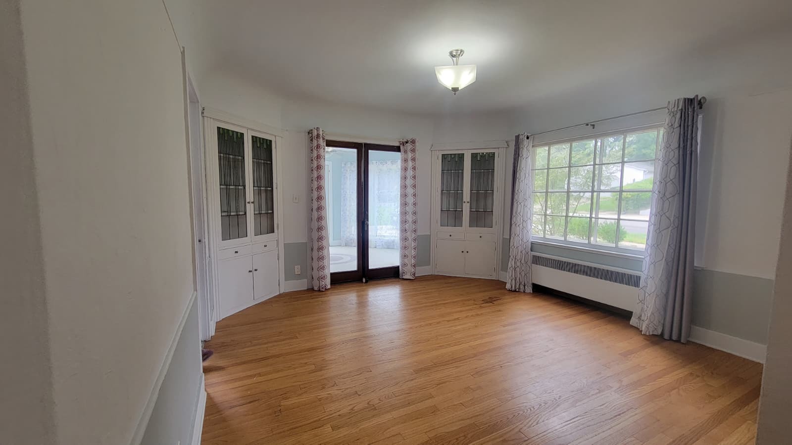 1351 W Lincoln Boulevard Property Photo 10