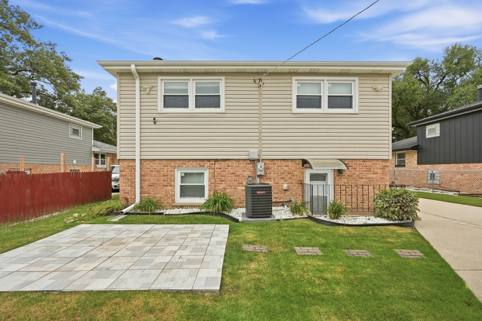 11748 S Laporte Avenue Property Photo 6