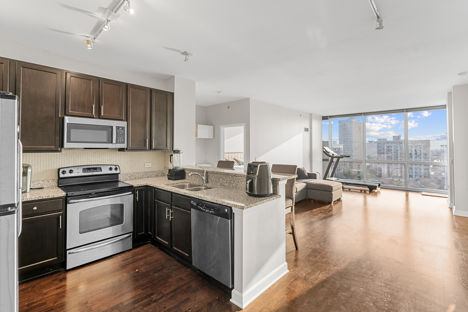 1901 S Calumet Avenue 1312 Property Photo 3