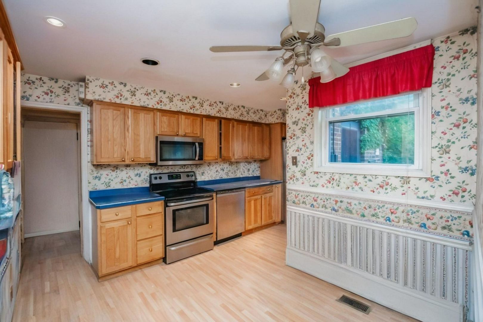 229 East Avenue Property Photo 8