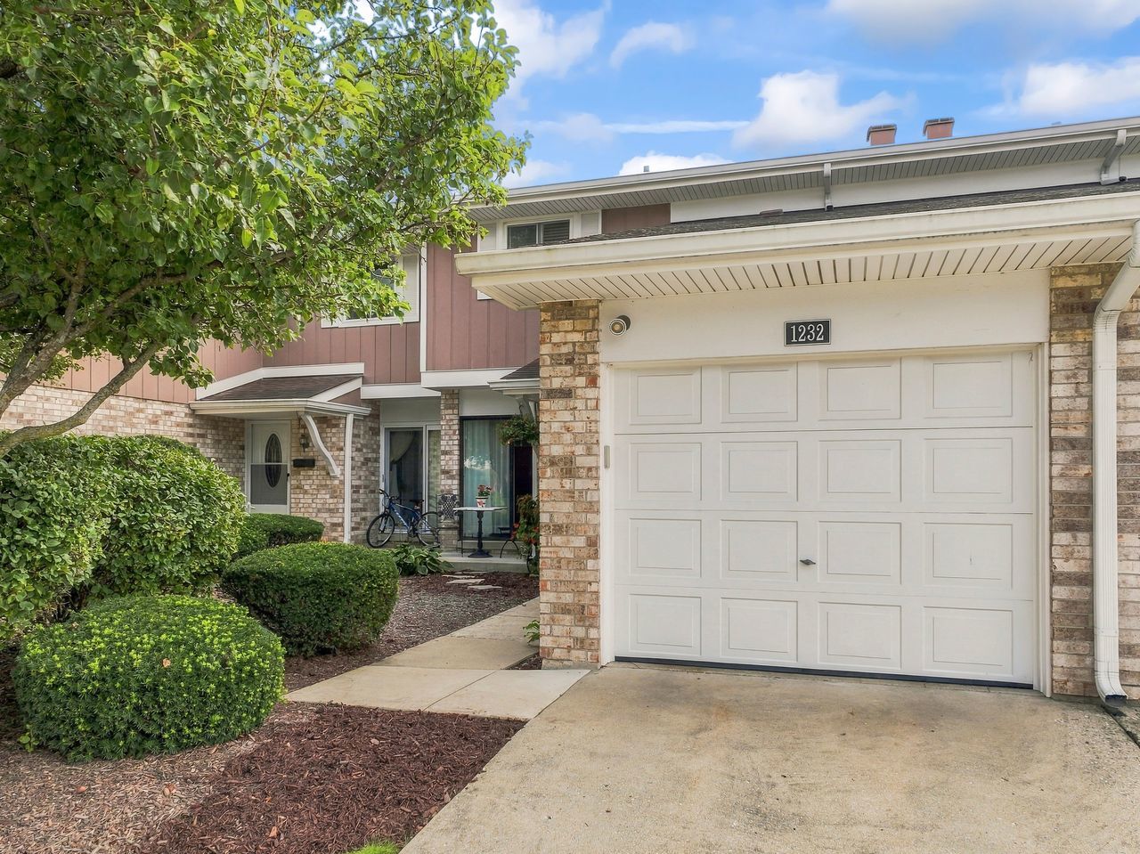 1232 Reading Court Property Photo 2