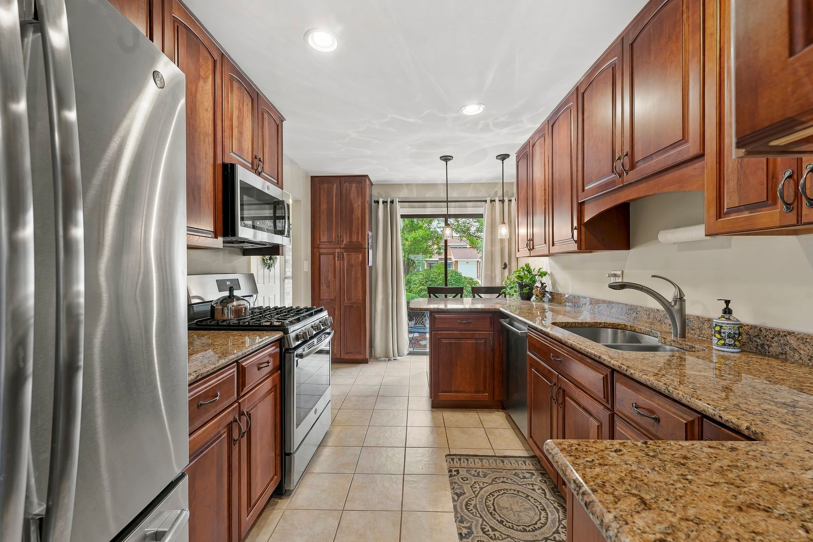 1232 Reading Court Property Photo 4