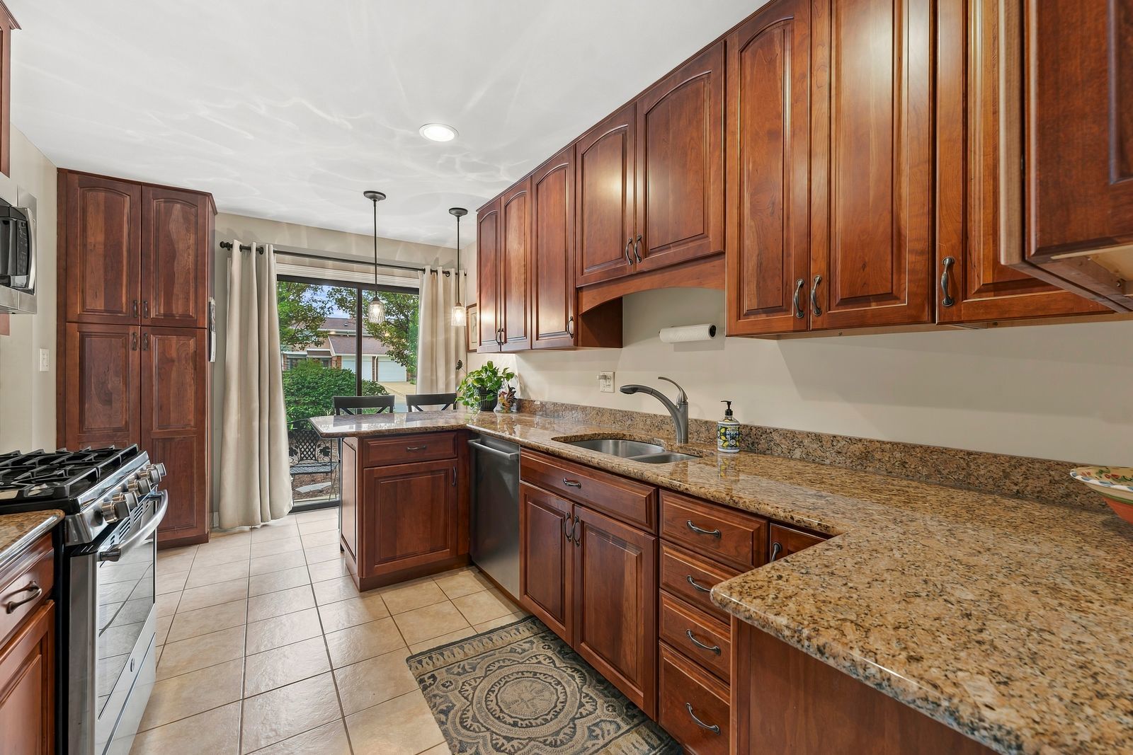1232 Reading Court Property Photo 5
