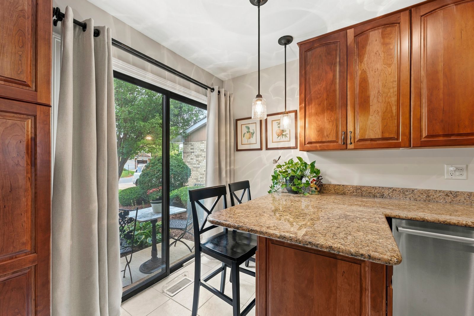 1232 Reading Court Property Photo 6