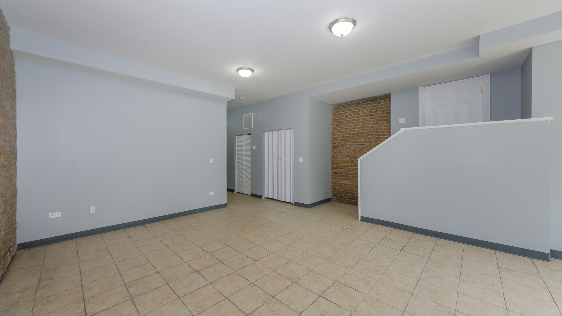 2211 E 69th Street G Property Photo 3