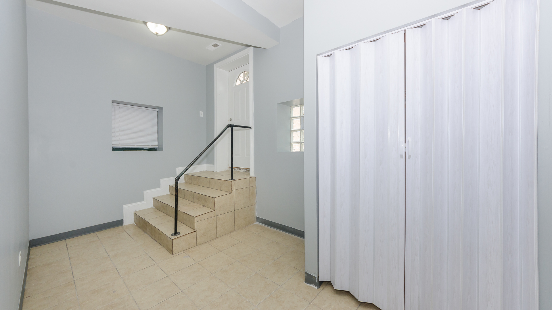 2211 E 69th Street G Property Photo 5