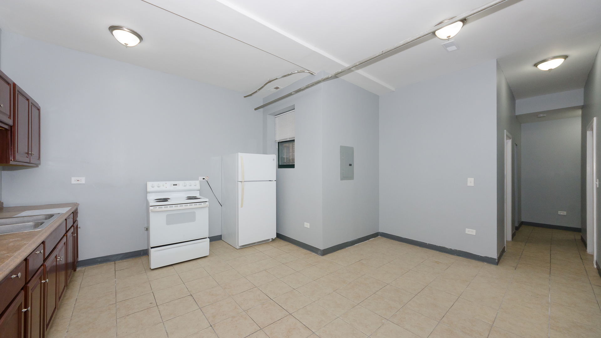 2211 E 69th Street G Property Photo 6