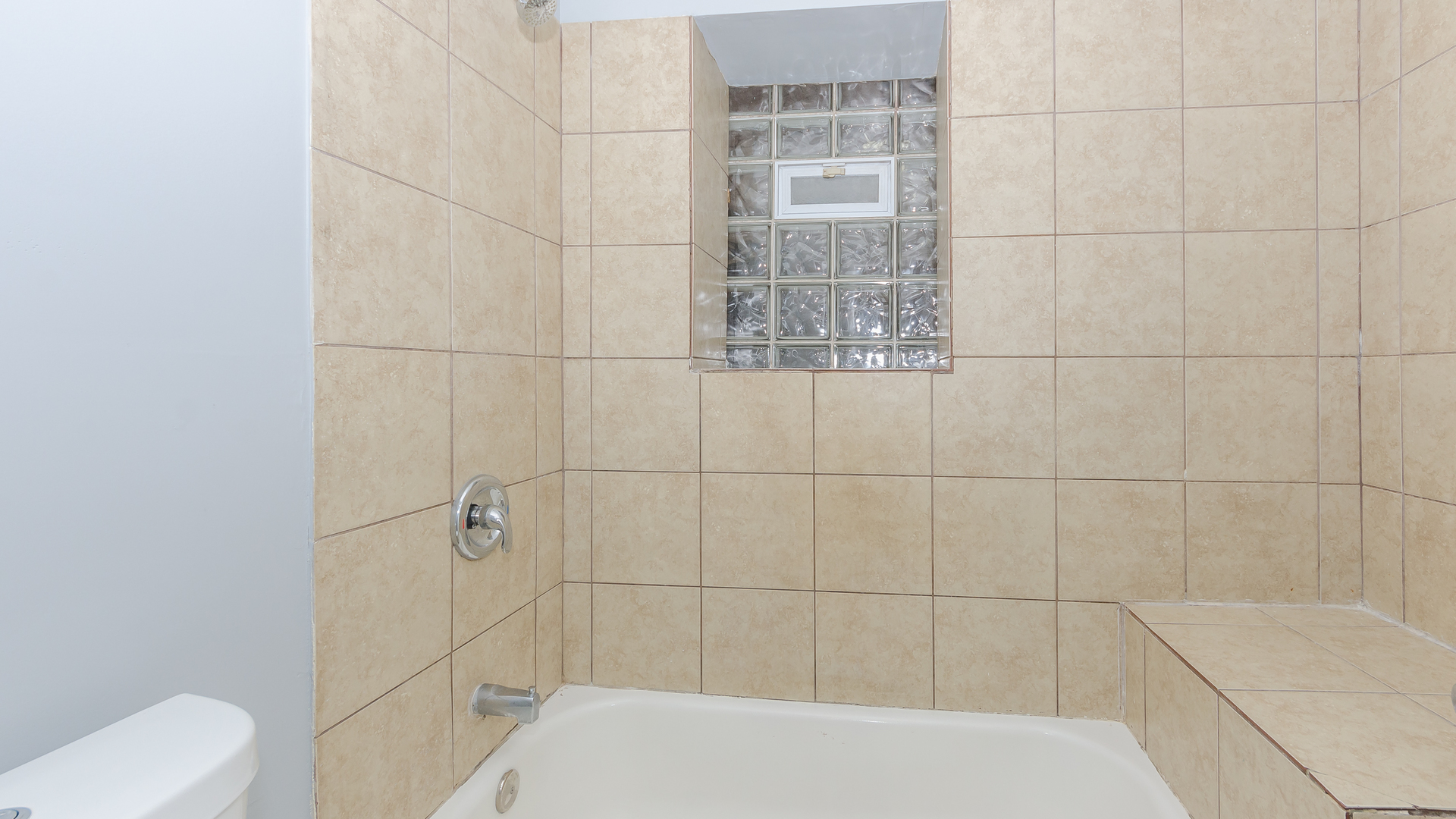 2211 E 69th Street G Property Photo 9