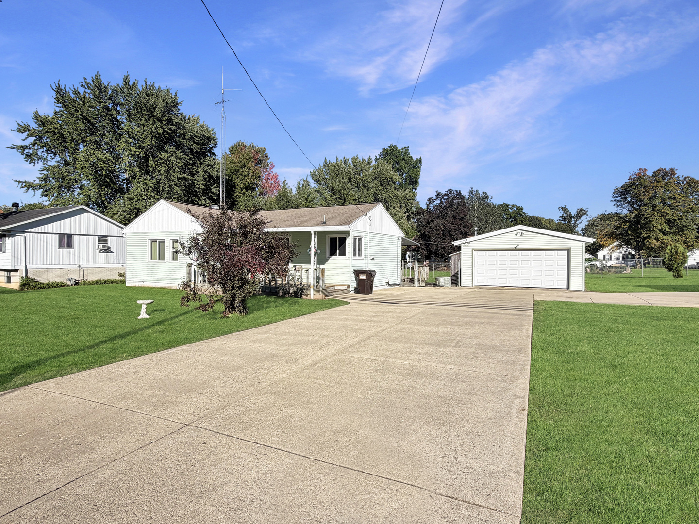 731 N Waddell Avenue Property Photo 1