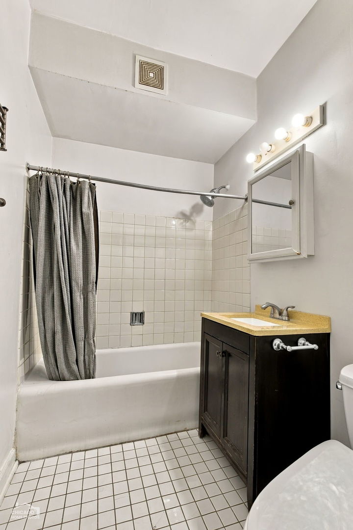 2540 N Kedzie Boulevard 308 Property Photo 17