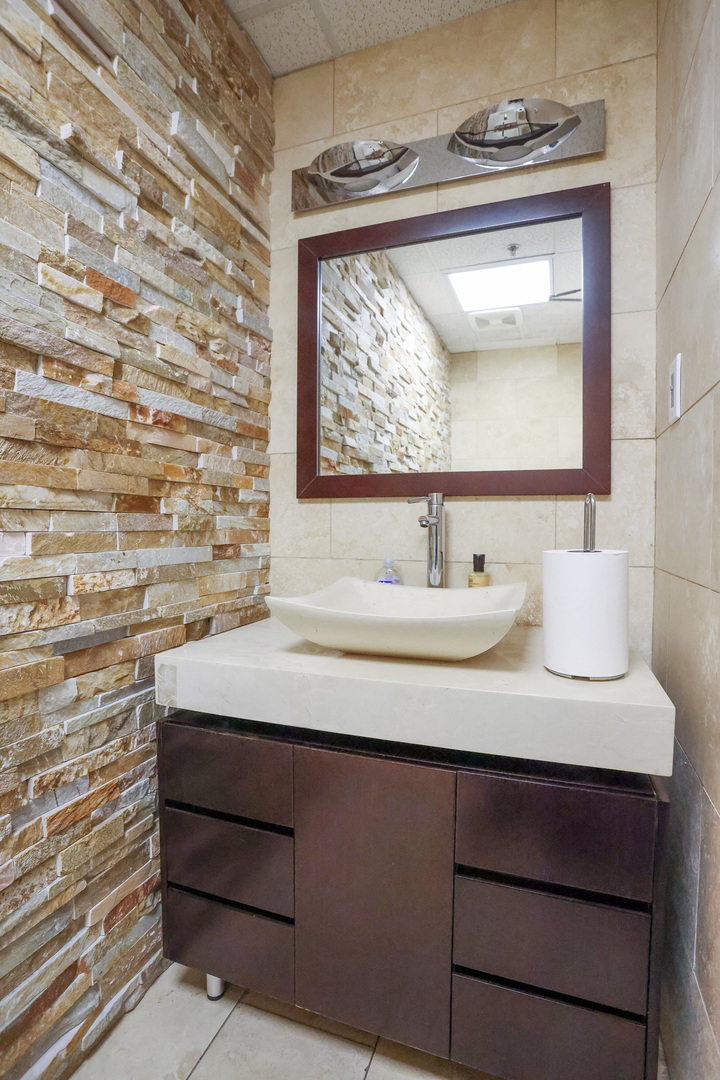 12774801 Property Photo 11