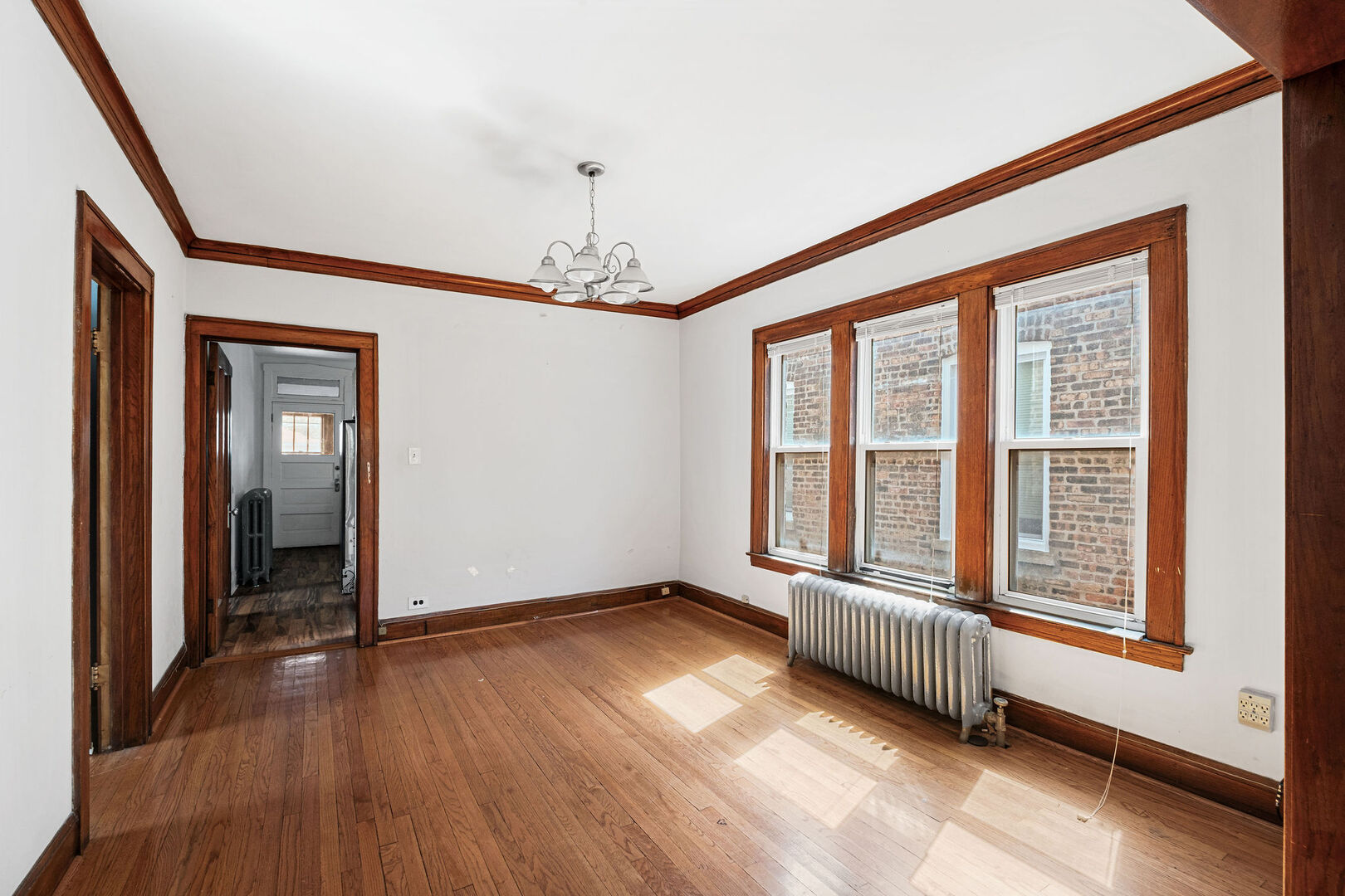 2019 N Leclaire Avenue Property Photo 4
