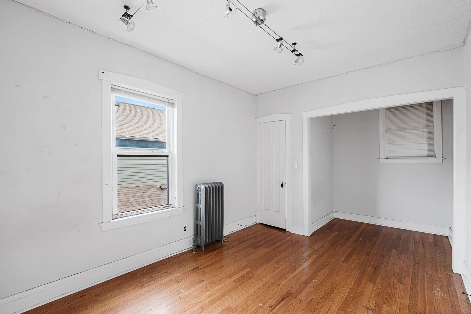 2019 N Leclaire Avenue Property Photo 9