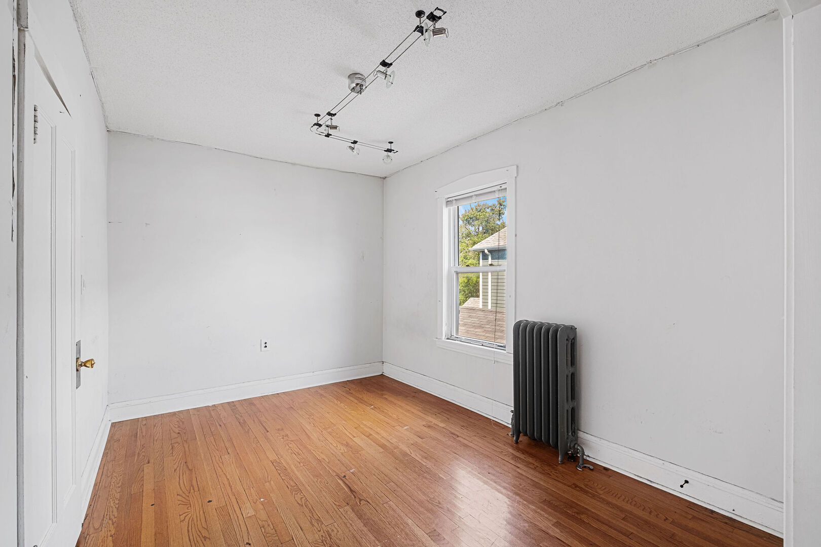2019 N Leclaire Avenue Property Photo 10