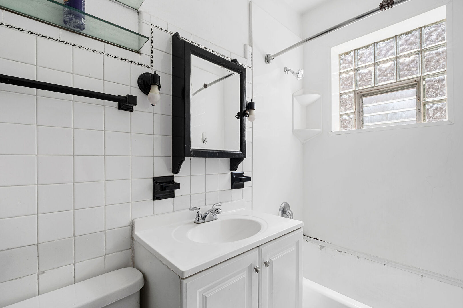 2019 N Leclaire Avenue Property Photo 13