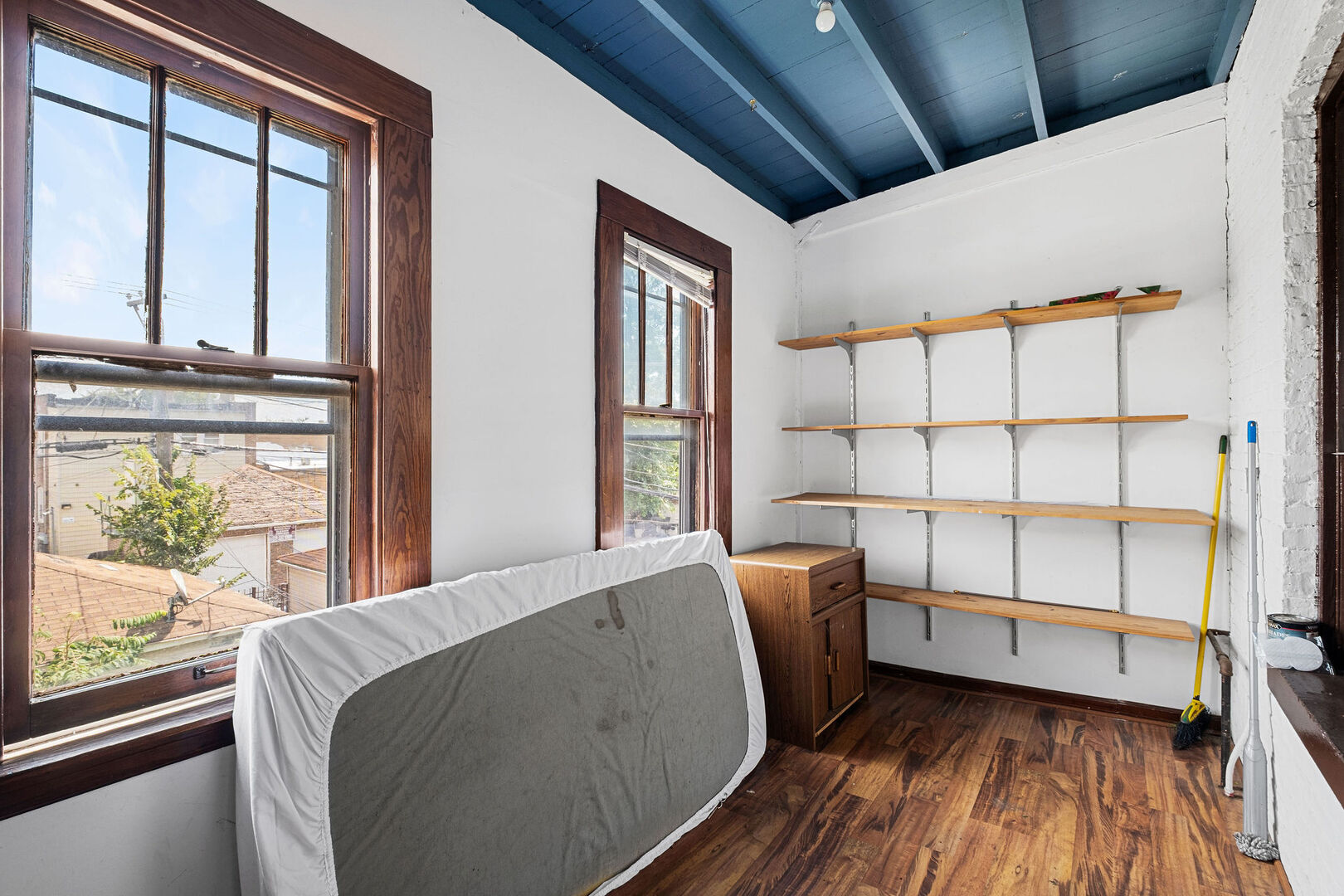 2019 N Leclaire Avenue Property Photo 14