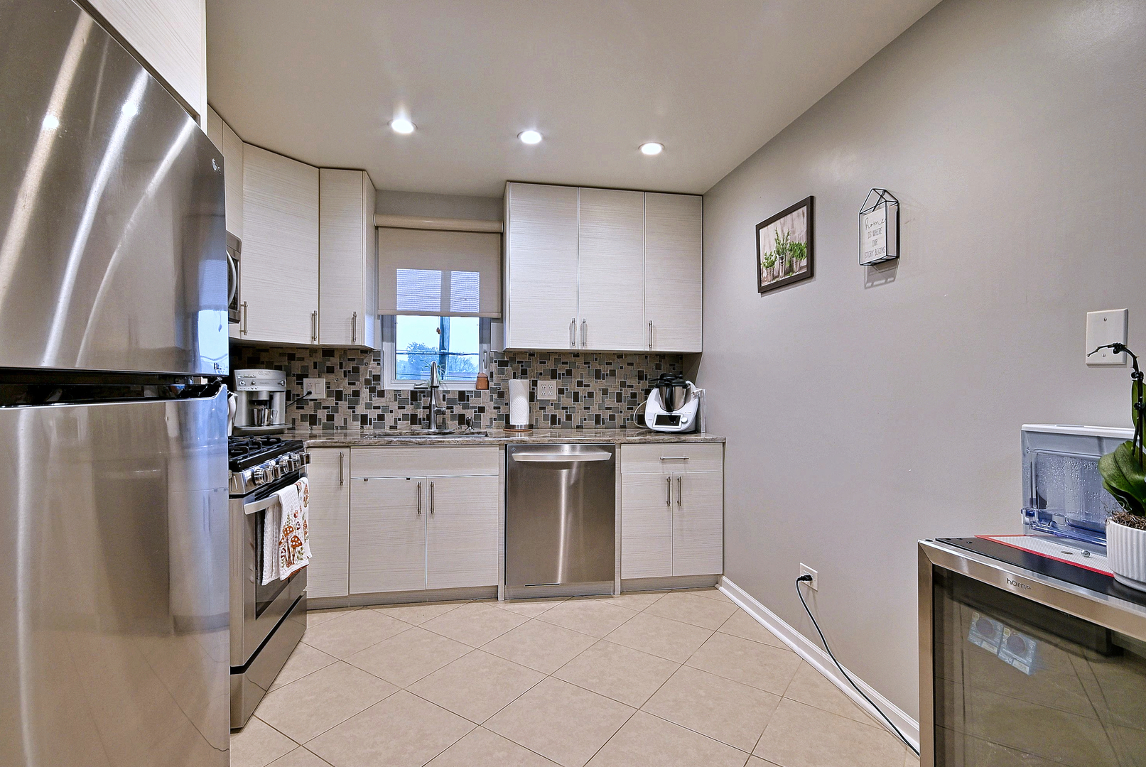 2 N Dee Road 203 Property Photo 16