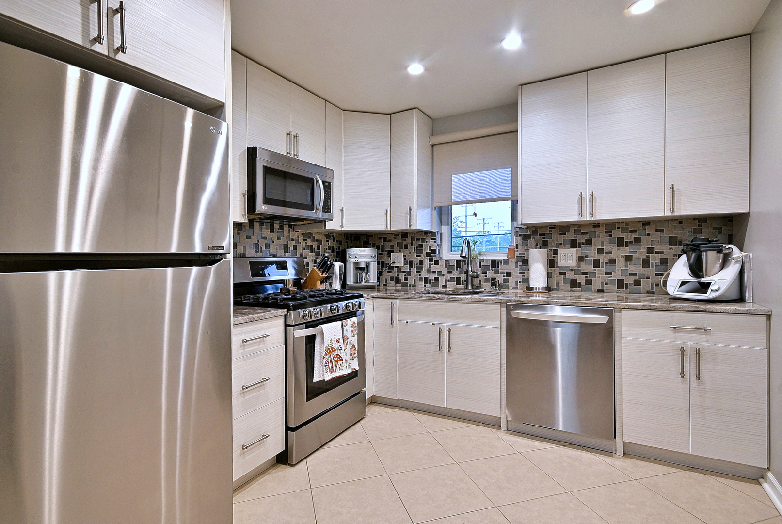2 N Dee Road 203 Property Photo 17