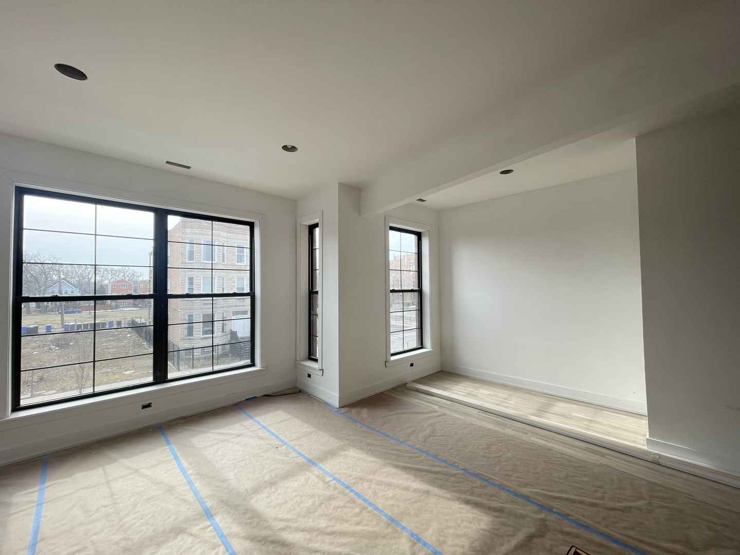2852 W Polk Street Property Photo 4