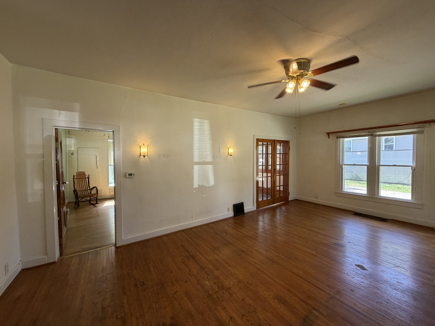 718 E Allen Street Property Photo 2