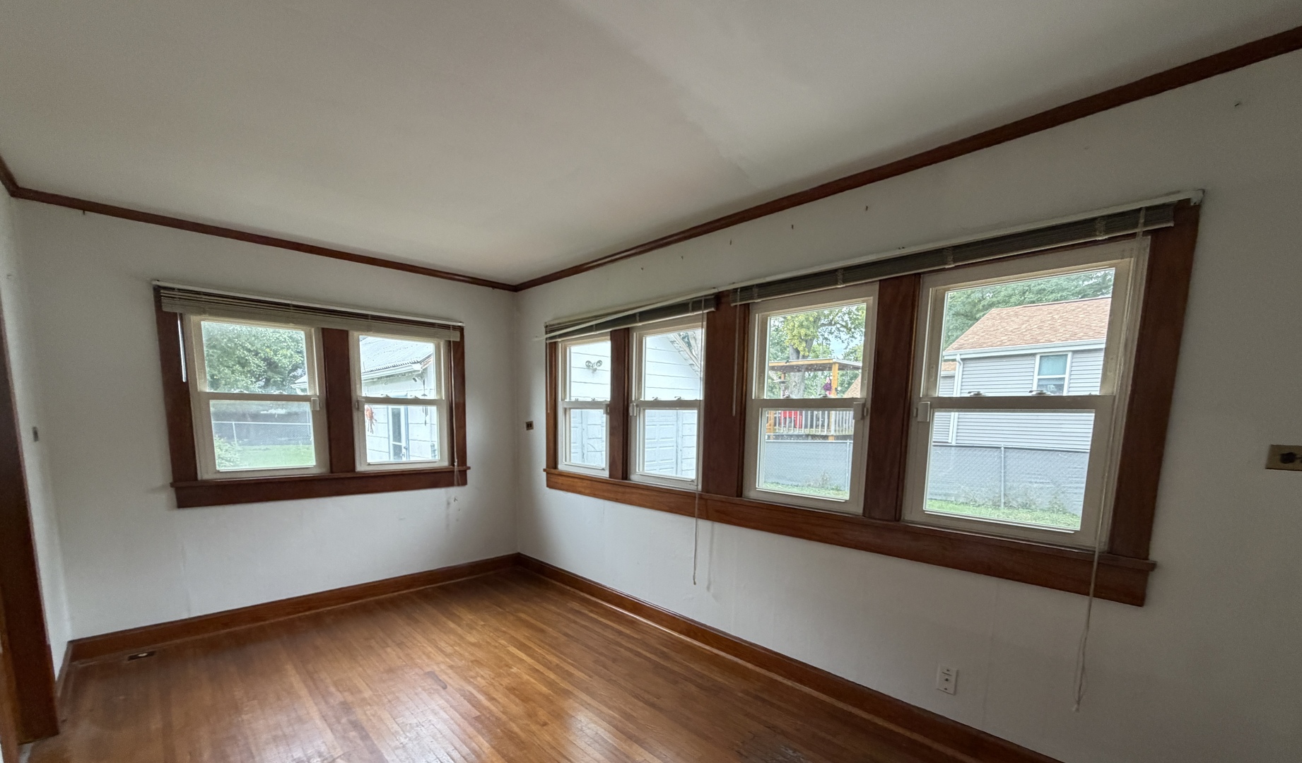 718 E Allen Street Property Photo 3