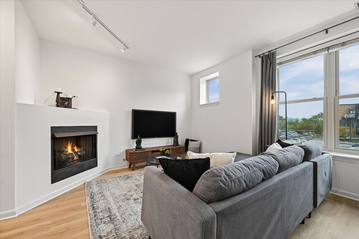 1341 N Halsted Street 3n Property Photo 5