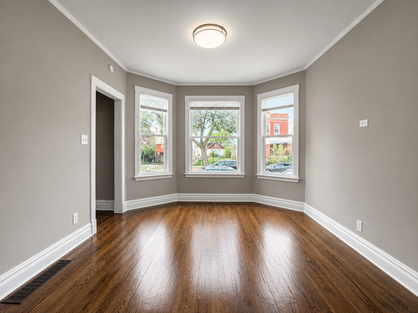 4637 W Mclean Avenue Property Photo 4
