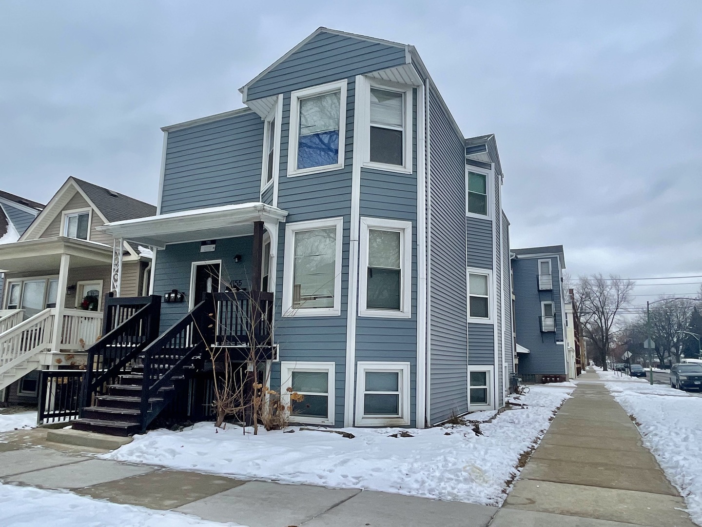 4155 W Roscoe Street Property Photo 2
