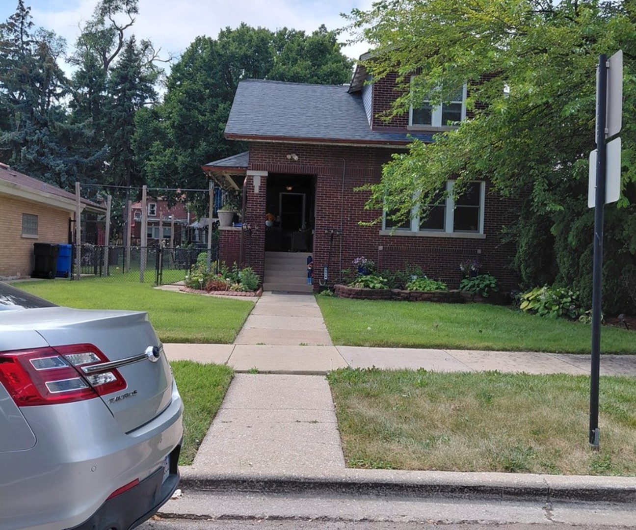9514 S Leavitt Street Property Photo 2