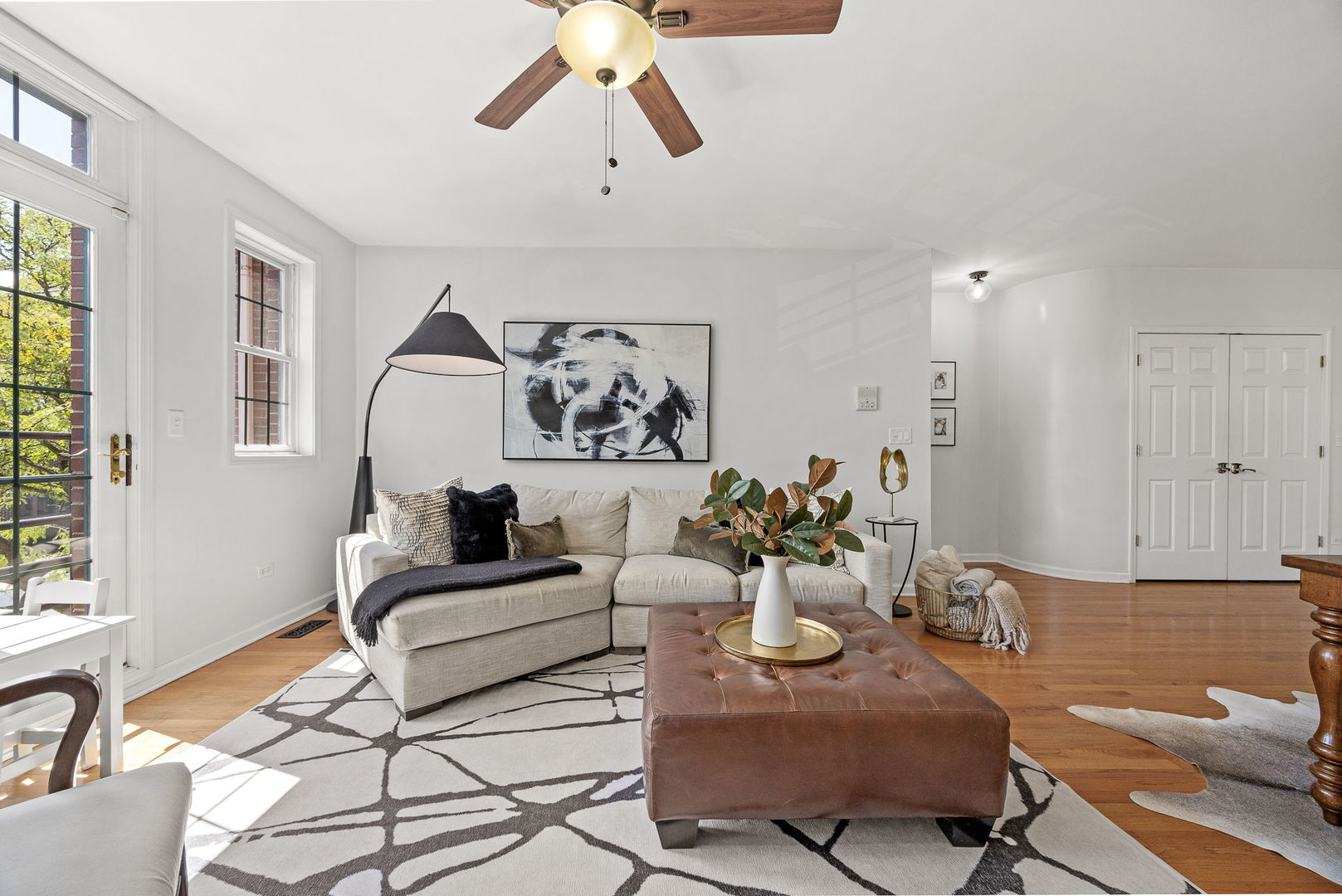 1916 W Belmont Avenue 2e Property Photo 3
