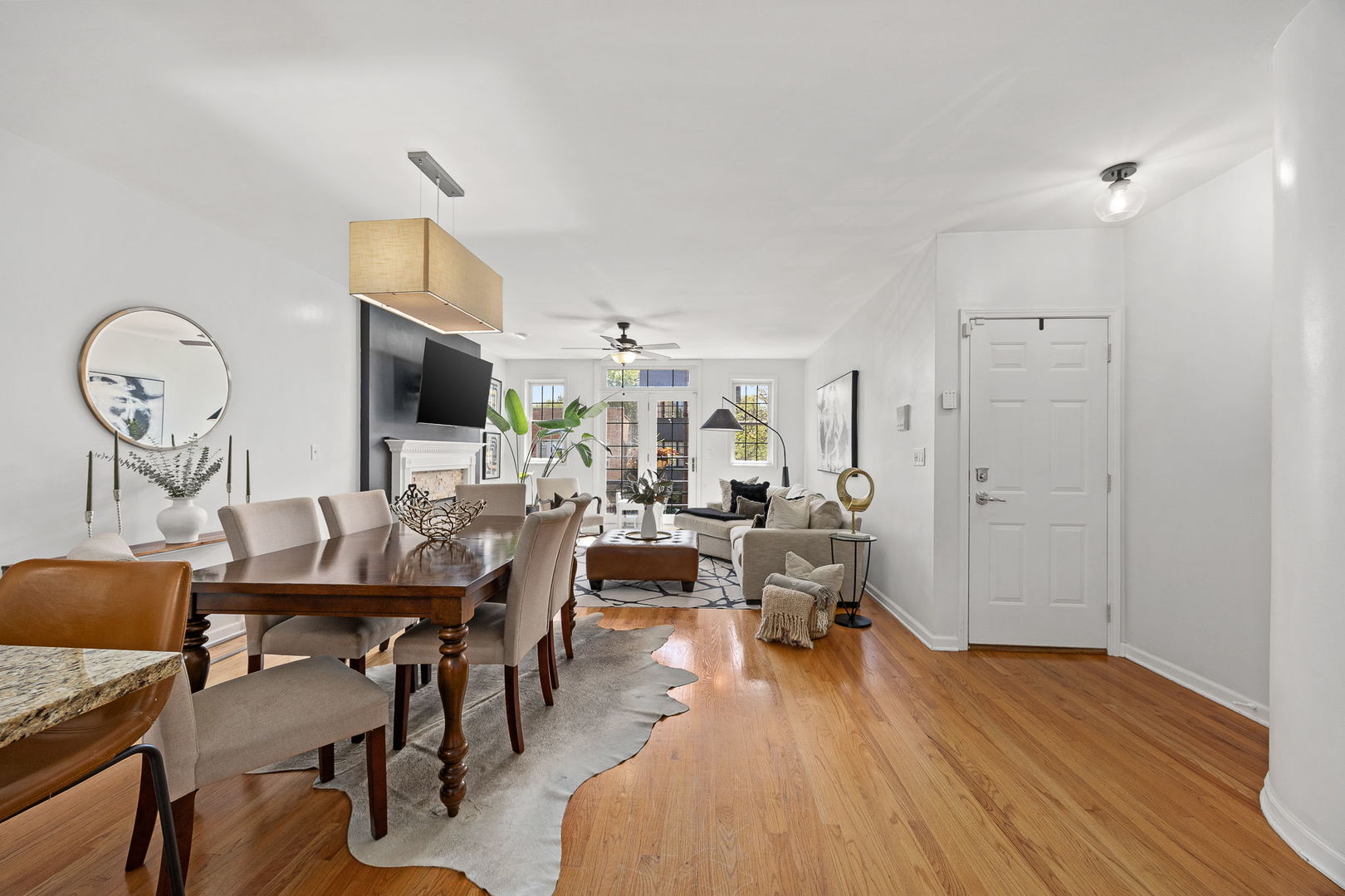 1916 W Belmont Avenue 2e Property Photo 4