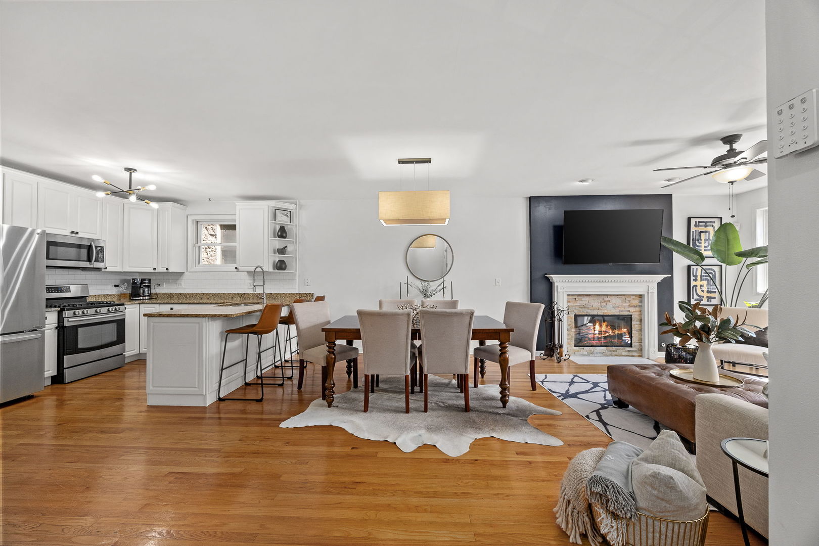 1916 W Belmont Avenue 2e Property Photo 5