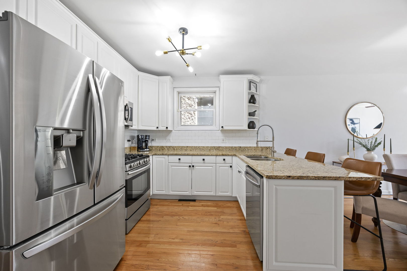 1916 W Belmont Avenue 2e Property Photo 7