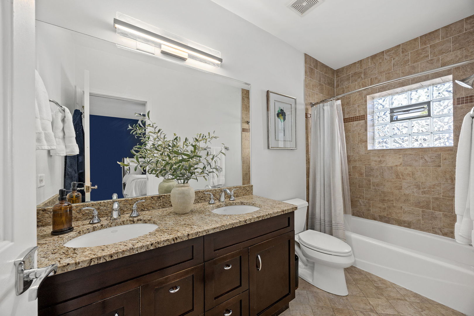 1916 W Belmont Avenue 2e Property Photo 9