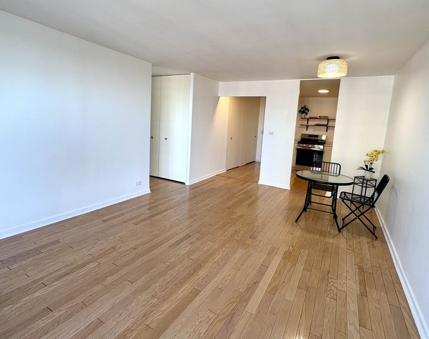1960 N Lincoln Park West 2601 Property Photo 11