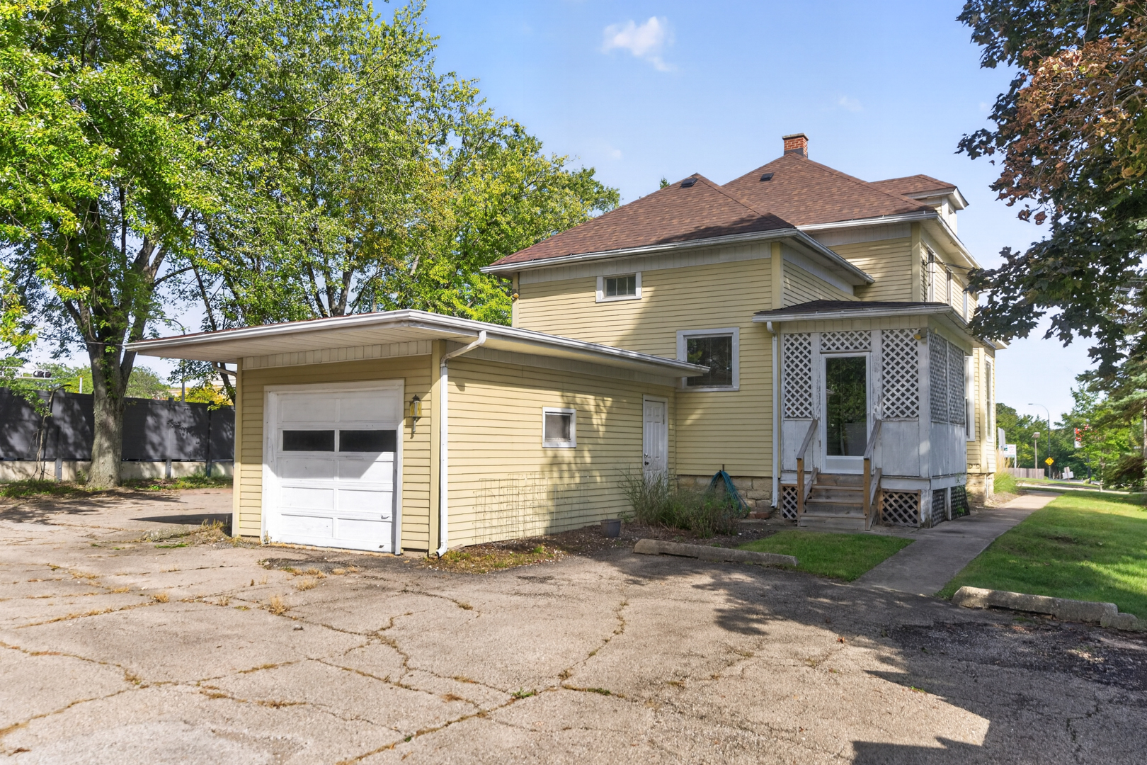 610 S 3rd Street Property Photo 4