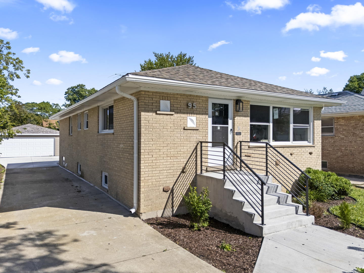 95 Erie Street Property Photo 1