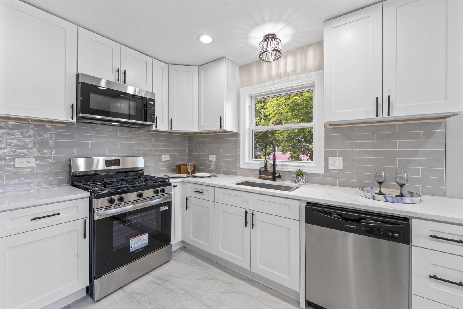 95 Erie Street Property Photo 7