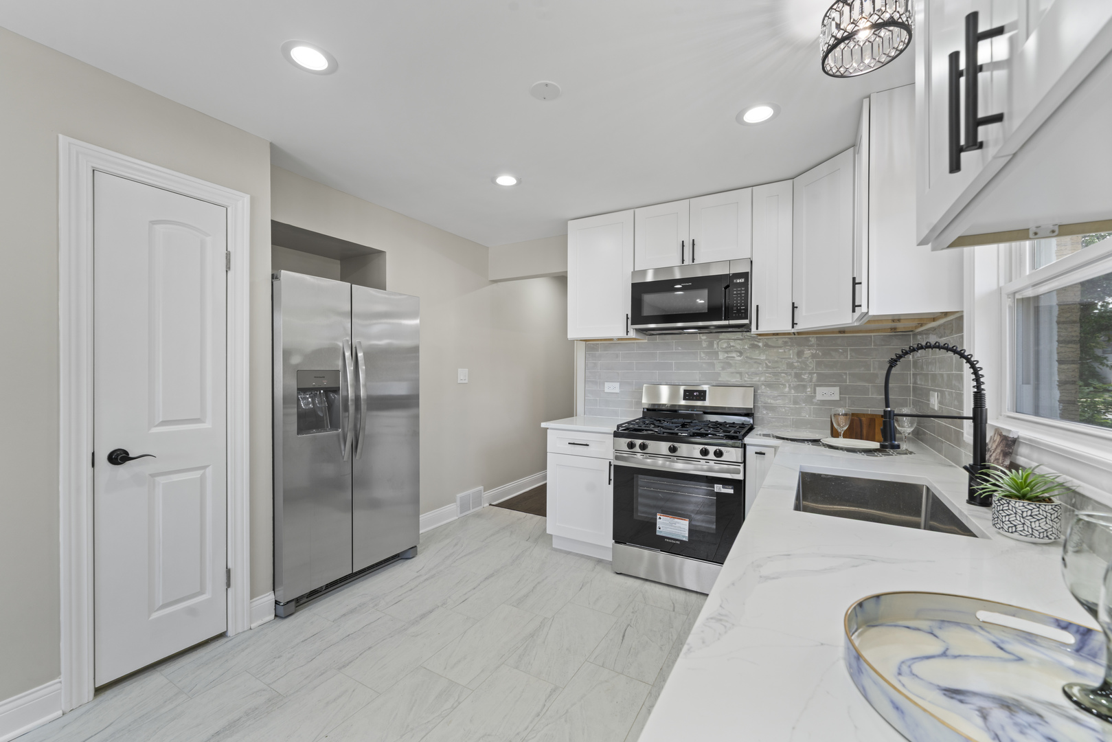 95 Erie Street Property Photo 8