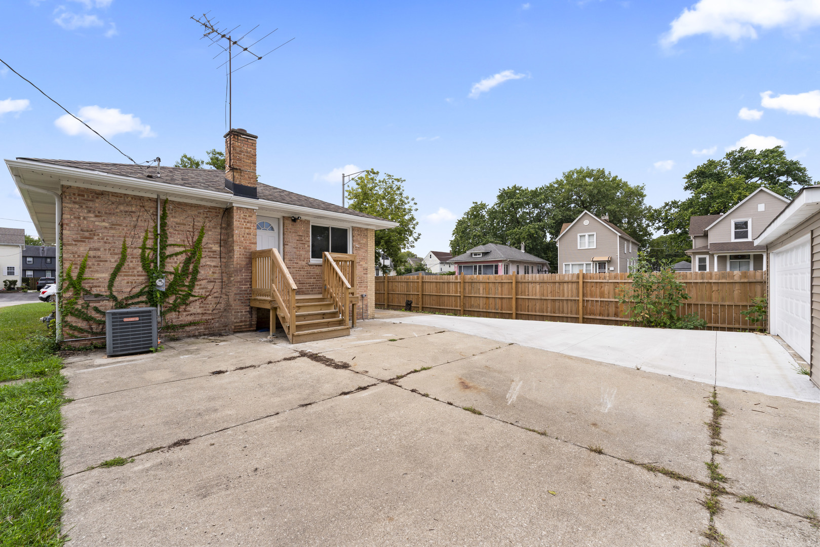 95 Erie Street Property Photo 28